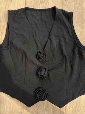 NWOT Black Women's Floral Accent Vest